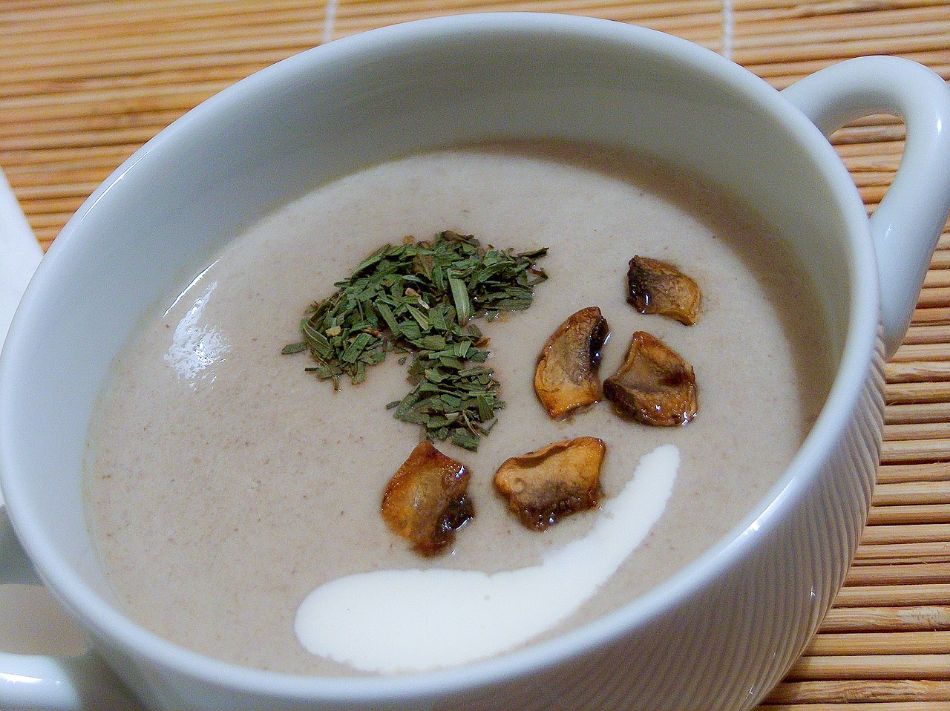 Porcini mushroom soup: for early autumn evenings